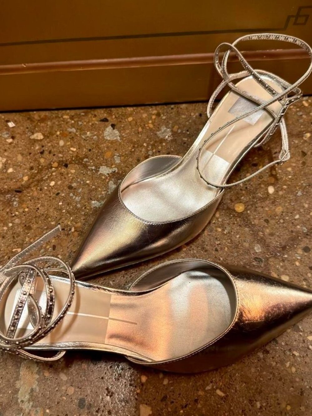 Dolce Vita Loklyn Stud Silver Crinkle Patent Kitten Heels Pointed Toe Size 9